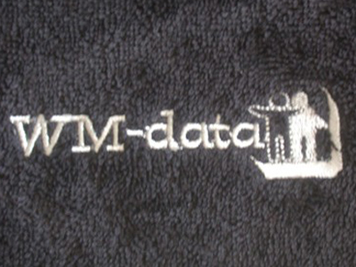 Håndklæder-med-wm-data-broderi-uniquemade